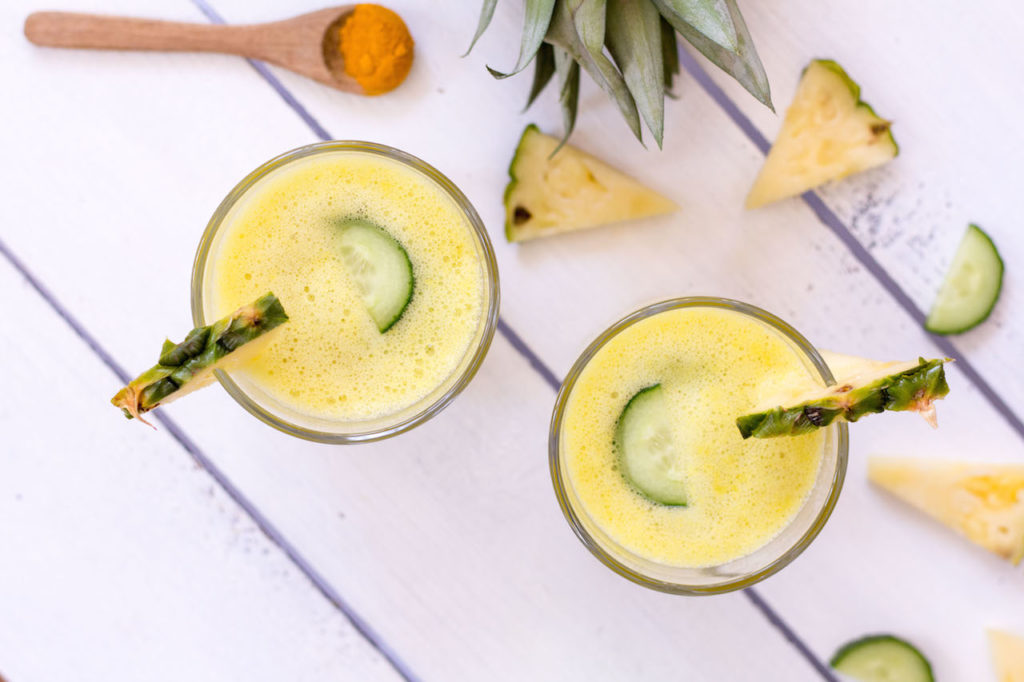 Ananas-Kurkuma-Smoothie - rein pflanzlich, vegetarisch, ohne raffinierten Zucker, vegan - inzone.biz