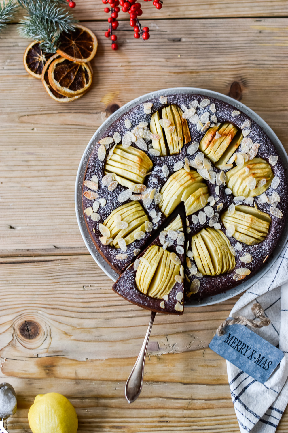 Apfel-Schoko-Gewürzkuchen - rein pflanzlich, vegan, glutenfrei, ohne raffinierten Zucker - inzone.biz