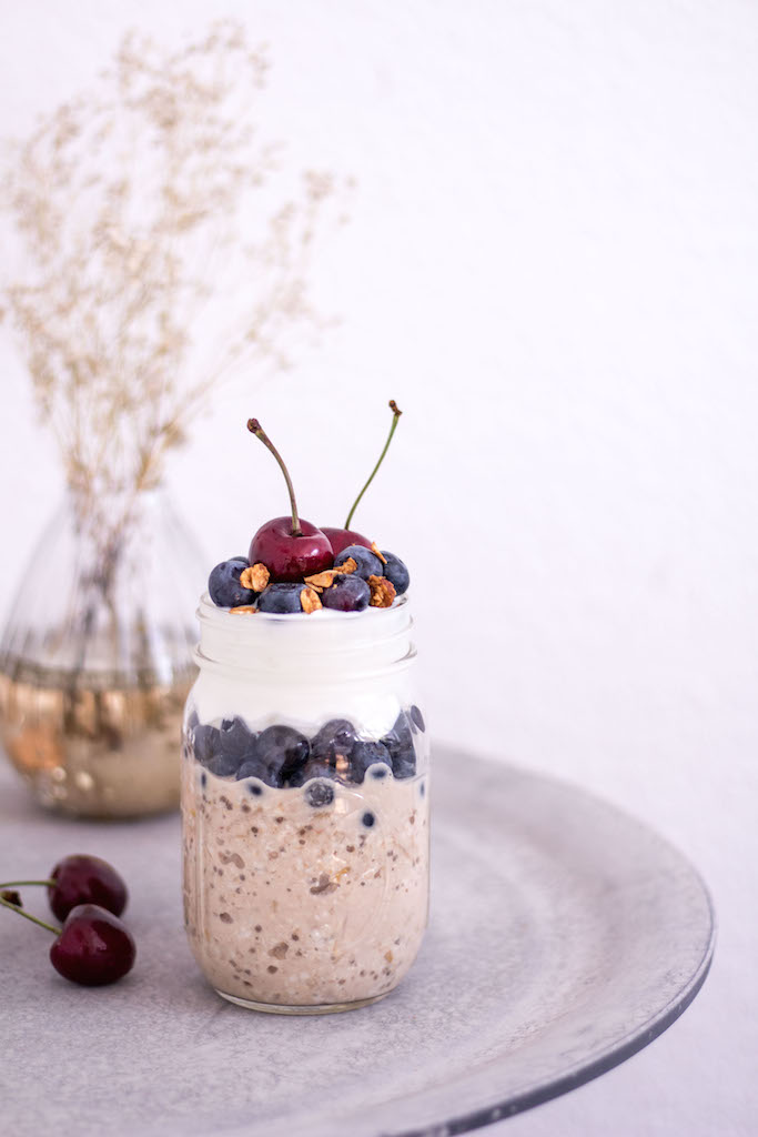 Blaubeer-Birchermüsli-Parfait mit Kokosjoghurt - vegetarisch, rein pflanzlich, vegan, ohne raffinierten Zucker, glutenfrei - inzone.biz