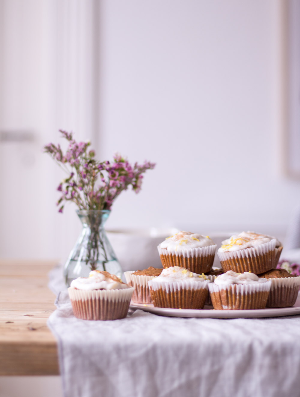Carrot Cake Cupcakes - rein pflanzlich, vegan, glutenfrei, ohne raffinierten Zucker - inzone.biz