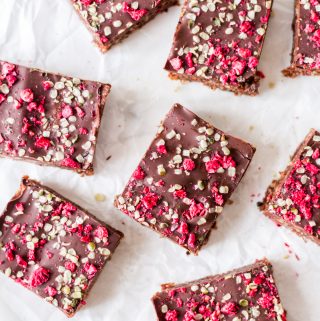 Energy-Riegel mit Hanfsamen – rein pflanzlich, vegan, glutenfrei, ohne raffinierten Zucker - inzone.biz