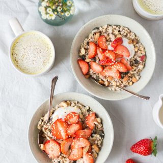Zitroniges Birchermüsli mit Erdbeeren und wieso wir mehr über Darmgesundheit sprechen sollten