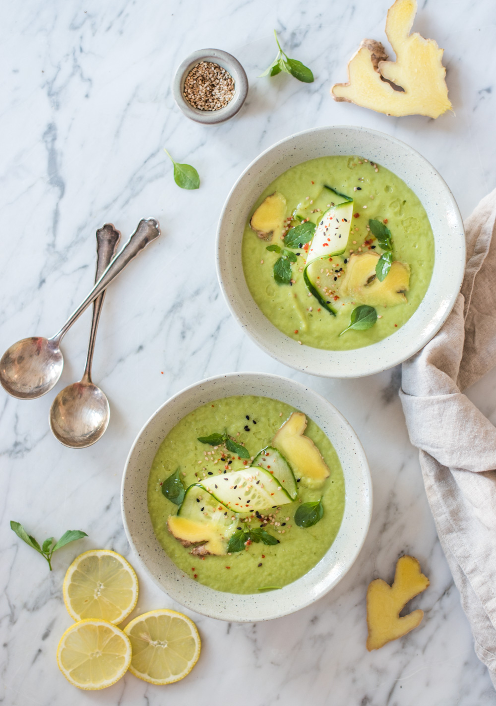 Erfrischende Avocado-Ingwer-Suppe – rein pflanzlich, vegan, glutenfrei, ohne raffinierten Zucker - inzone.biz