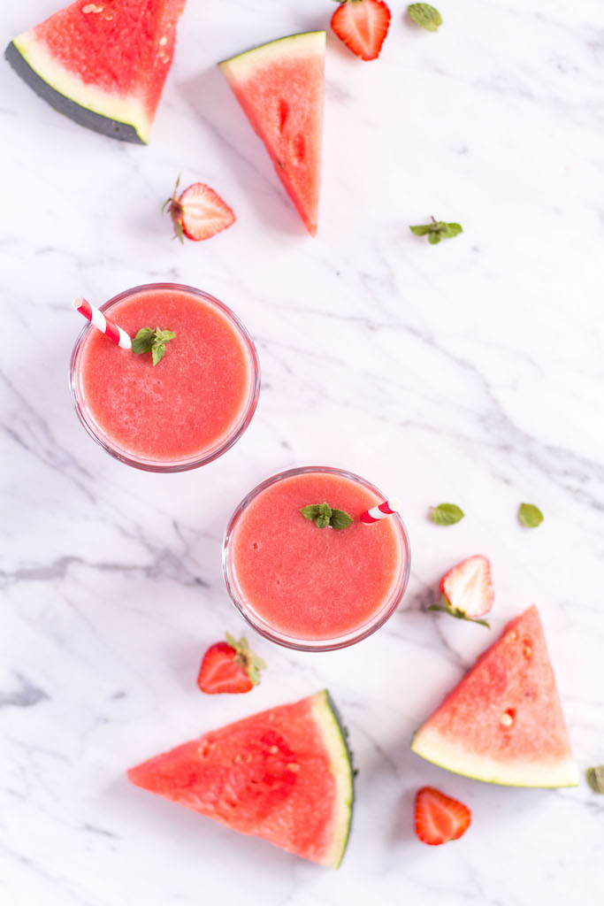 Erfrischender Erdbeer-Wassermelone Smoothie - vegetarisch, rein pflanzlich, vegan, ohne raffinierten Zucker, glutenfrei - inzone.biz