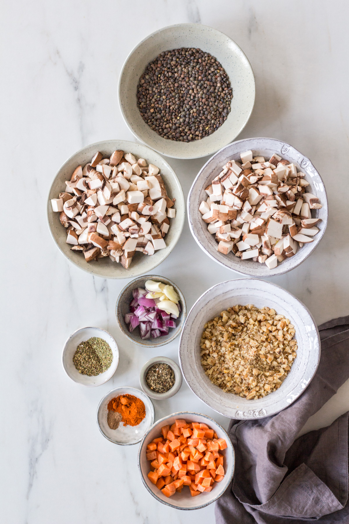 Fleischlose Bolognese – rein pflanzlich, vegan, glutenfrei, ohne raffinierten Zucker - inzone.biz