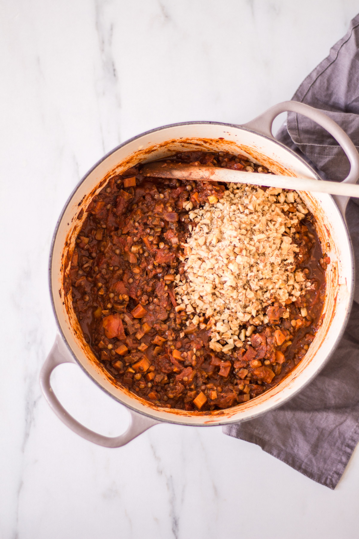Fleischlose Bolognese – rein pflanzlich, vegan, glutenfrei, ohne raffinierten Zucker - inzone.biz