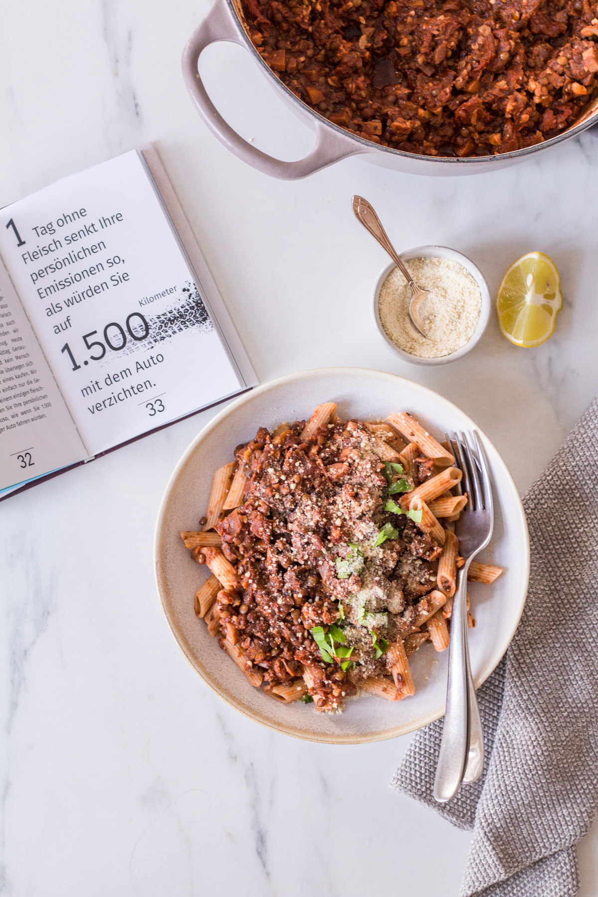 Fleischlose Bolognese – rein pflanzlich, vegan, glutenfrei, ohne raffinierten Zucker - inzone.biz