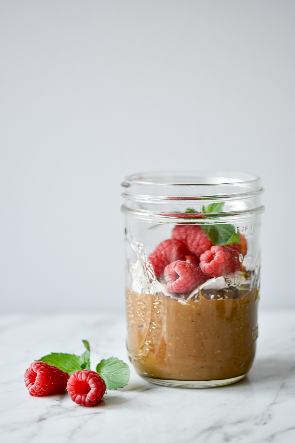 Fluffiges Schoko-Mousse - rein pflanzlich, vegan, glutenfreie Option, ohne raffinierten Zucker - inzone.biz