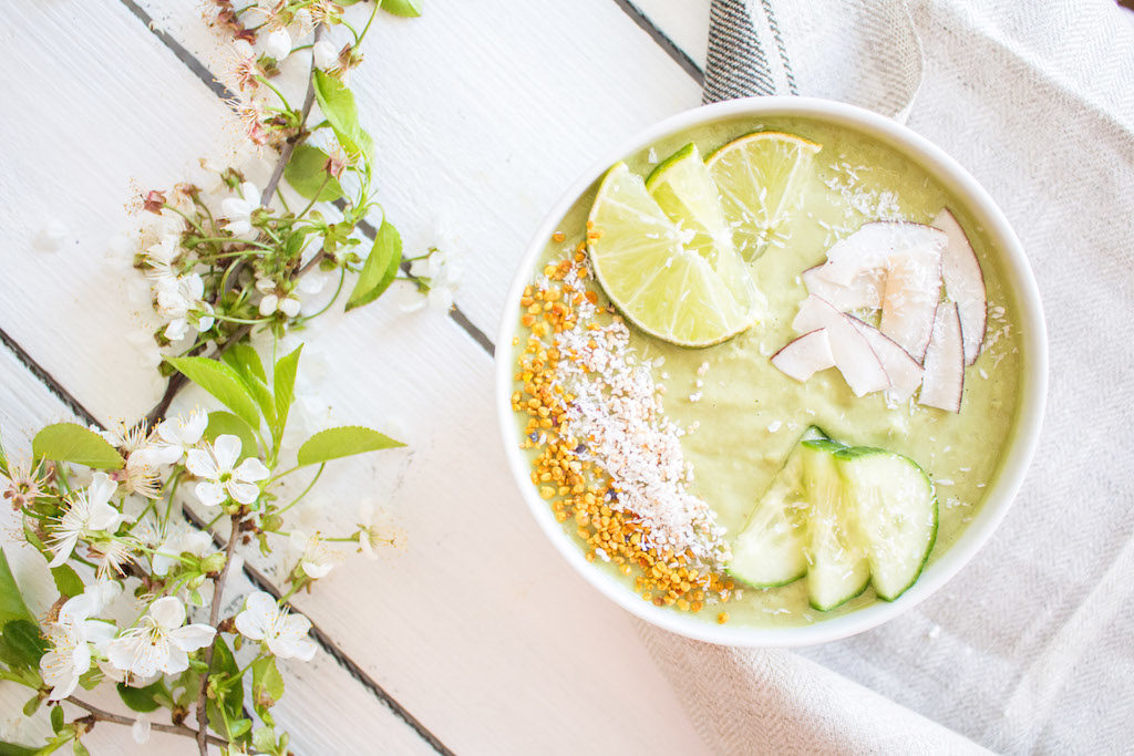 Frischer Gurken und Limetten Smoothie (Key Lime Smoothie) - glutenfrei, rein pflanzlich, ohne raffinierten Zucker, gesund - inzone.biz