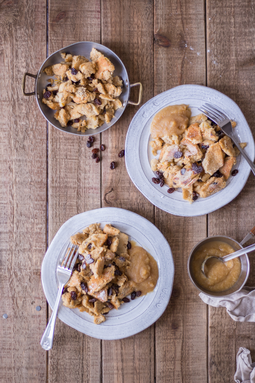 Gesünderer Kaiserschmarrn mit Rosinen - – rein pflanzlich, vegan, glutenfrei, ohne raffinierten Zucker - inzone.biz