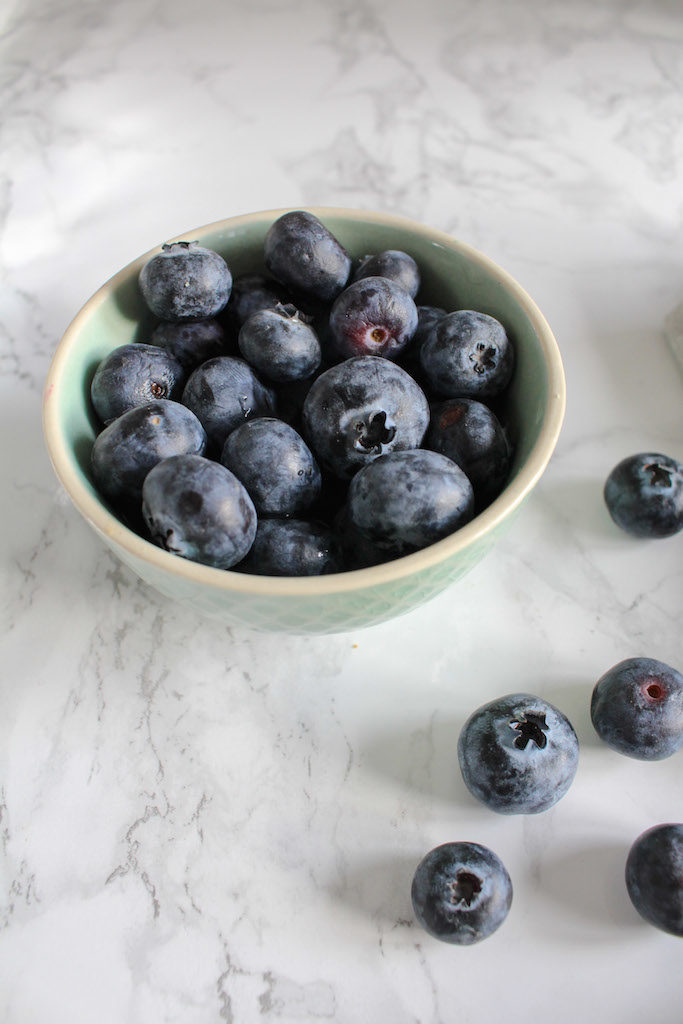 Gesunde Blaubeer-Buchweizen-Waffeln mit Waldbeer-Chia-Sauce - rein pflanzlich, vegan, vegetarisch, ohne raffinierten Zucker, glutenfrei - de.InZone.comGesunde Buchweizen-Waffeln mit Waldbeer-Chia-Sauce - rein pflanzlich, vegan, vegetarisch, ohne raffinierten Zucker, glutenfrei - inzone.biz