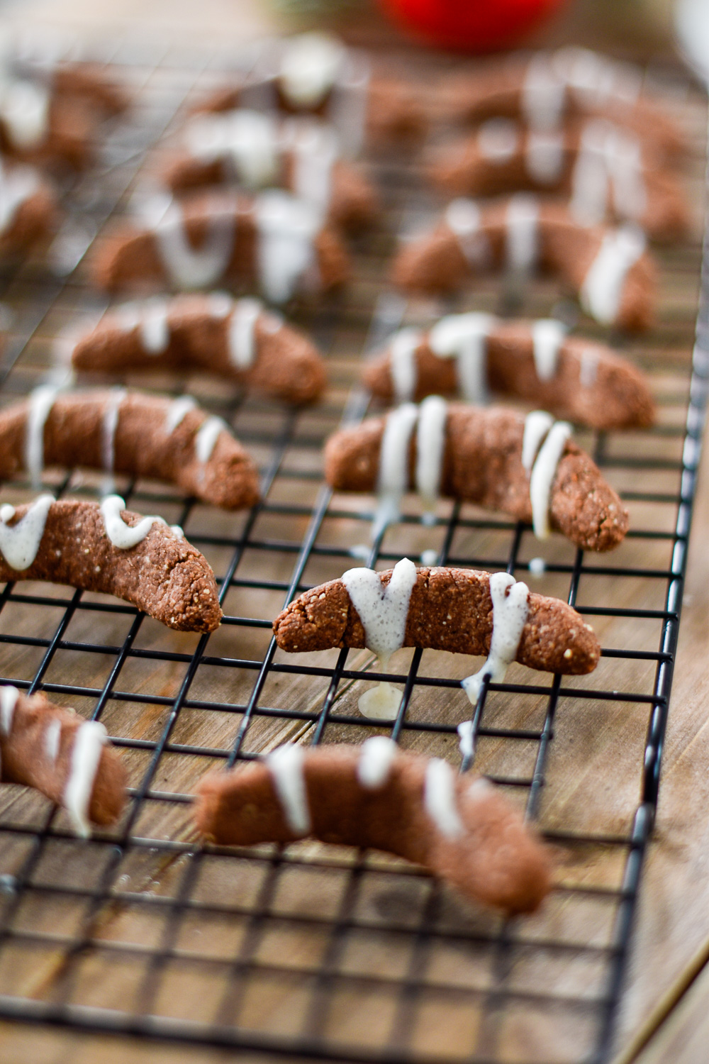 Gesunde Plätzchen: Schoko-Vanillekipferl mit weißer Schokolade - rein pflanzlich, vegan, glutenfrei, ohne raffinierten Zucker - inzone.biz