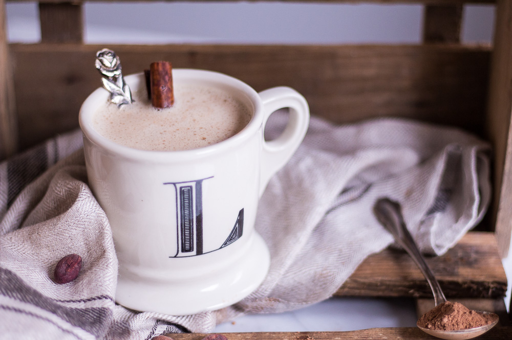 Heiße Superfood Schokolade - vegan, rein pflanzlich, glutenfrei, ohne raffinierten Zucker, ohne Milch - inzone.biz