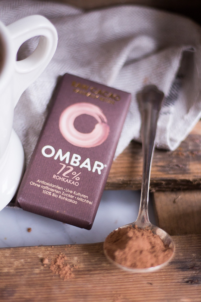 Heiße Superfood Schokolade - vegan, rein pflanzlich, glutenfrei, ohne raffinierten Zucker, ohne Milch - inzone.biz