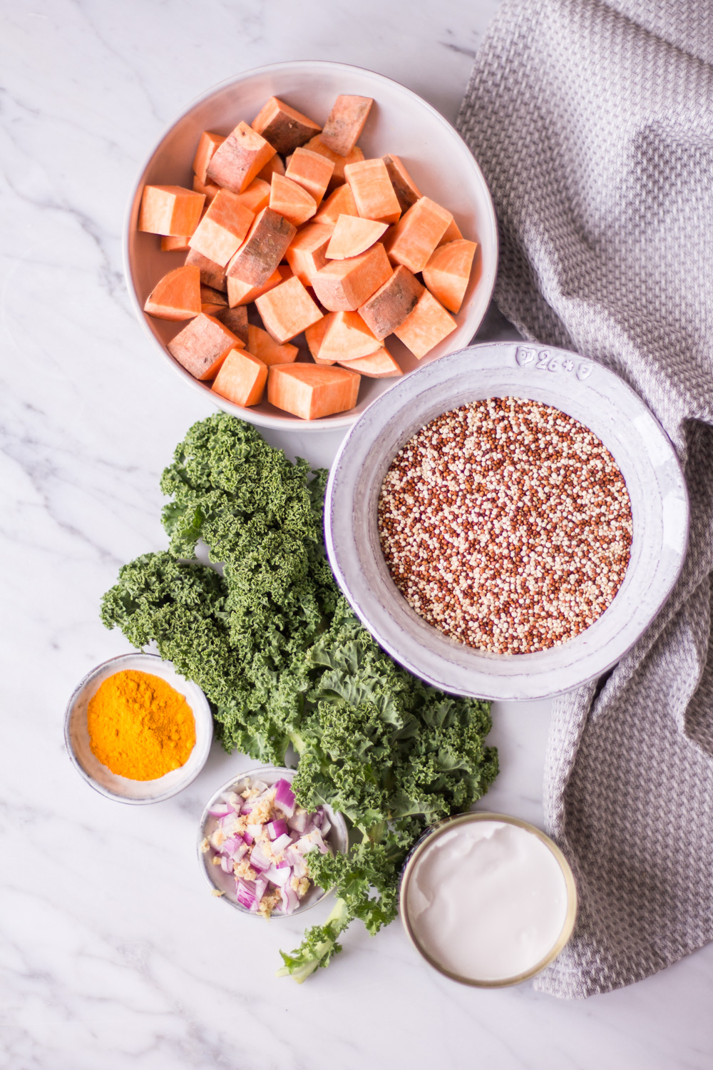 Hormausgleichende Kurkuma Quinoa Bowl