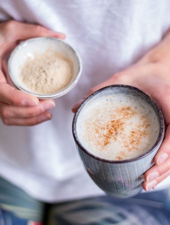 Hormonausgleichender Ashwagandha Latte - rein pflanzlich, vegan, glutenfrei, ohne raffinierten Zucker - inzone.biz
