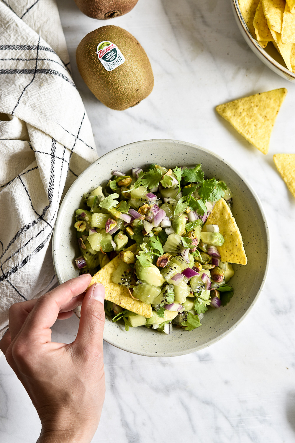 Kiwi-Pistazien-Salsa - rein pflanzlich, vegan, glutenfreie Option, ohne raffinierten Zucker - inzone.biz