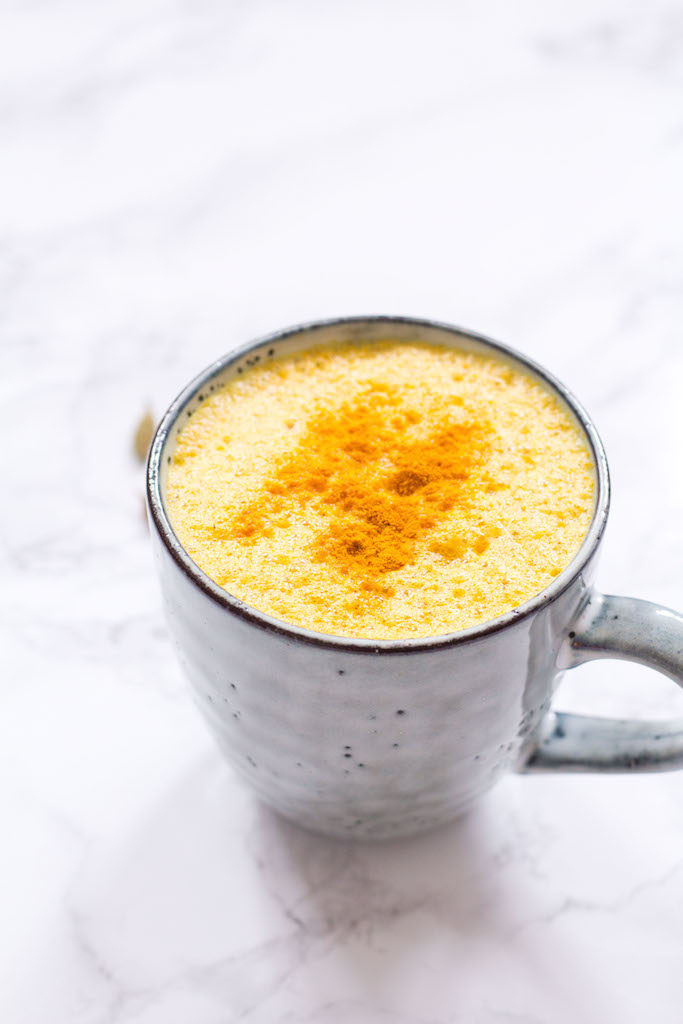 Kurkuma Latte (Goldene Milch) - rein pflanzlich, vegetarisch, vegan, glutenfrei, ohne raffinierten Zucker - inzone.biz