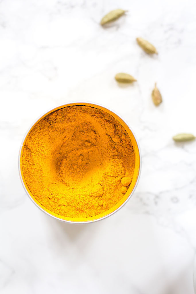 Kurkuma Latte (Goldene Milch) - rein pflanzlich, vegetarisch, vegan, glutenfrei, ohne raffinierten Zucker - inzone.biz