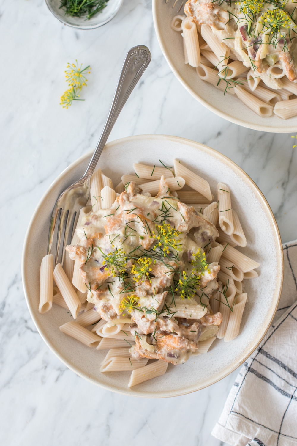 Pfifferlingspasta mit Cashew-Dill-Sauce - rein pflanzlich, vegan, glutenfrei, ohne raffinierten Zucker - inzone.biz