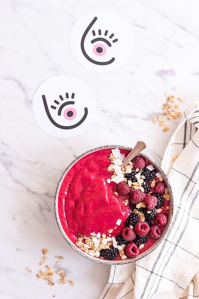 Pinker Antioxidantien-Smoothie - rein pflanzlich, vegan, glutenfreie Option, ohne raffinierten Zucker - inzone.biz