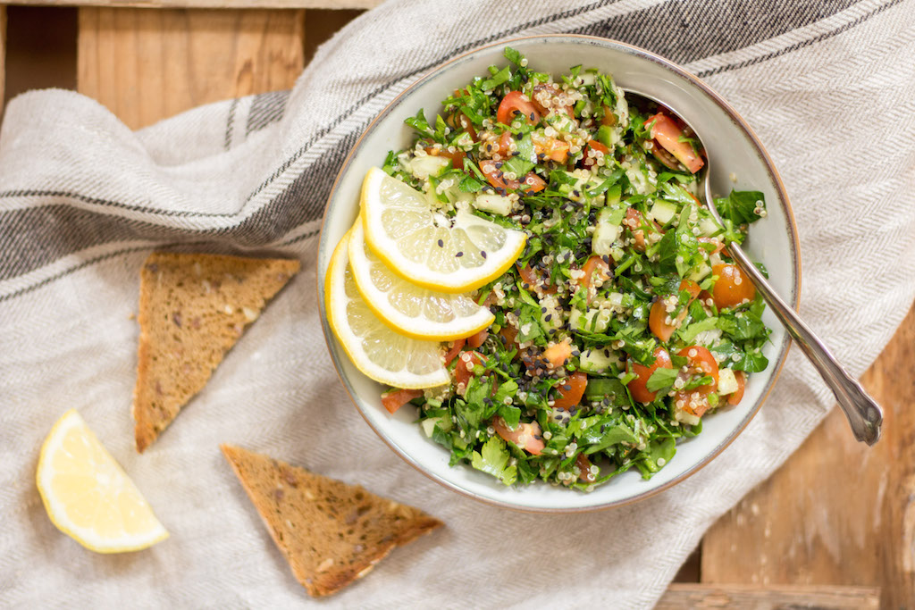 Quinoa-Taboulé mit Za'atar - gesund, glutenfrei, ohne raffinierten Zucker, rein pflanzlich, vegan - inzone.biz