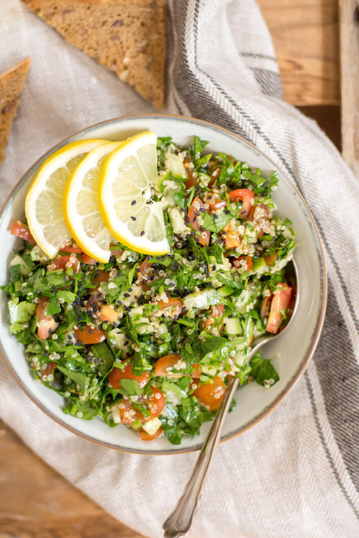 Quinoa-Taboulé mit Za'atar - gesund, glutenfrei, ohne raffinierten Zucker, rein pflanzlich, vegan - inzone.biz