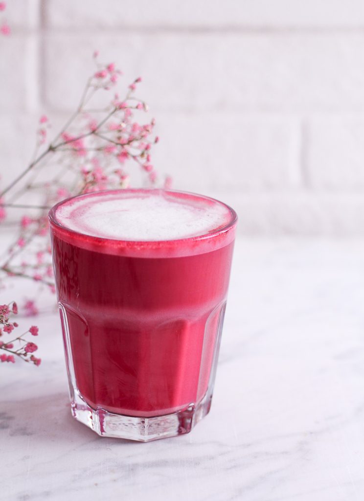 Rote Bete Latte - rein pflanzlich, vegan, glutenfrei, ohne raffinierten Zucker - inzone.biz