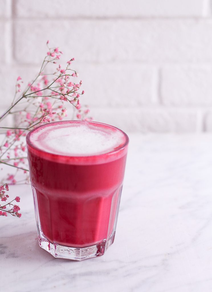 Rote Bete Latte - rein pflanzlich, vegan, glutenfrei, ohne raffinierten Zucker - inzone.biz