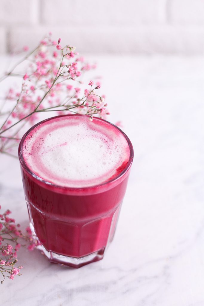 Rote Bete Latte - rein pflanzlich, vegan, glutenfrei, ohne raffinierten Zucker - inzone.biz