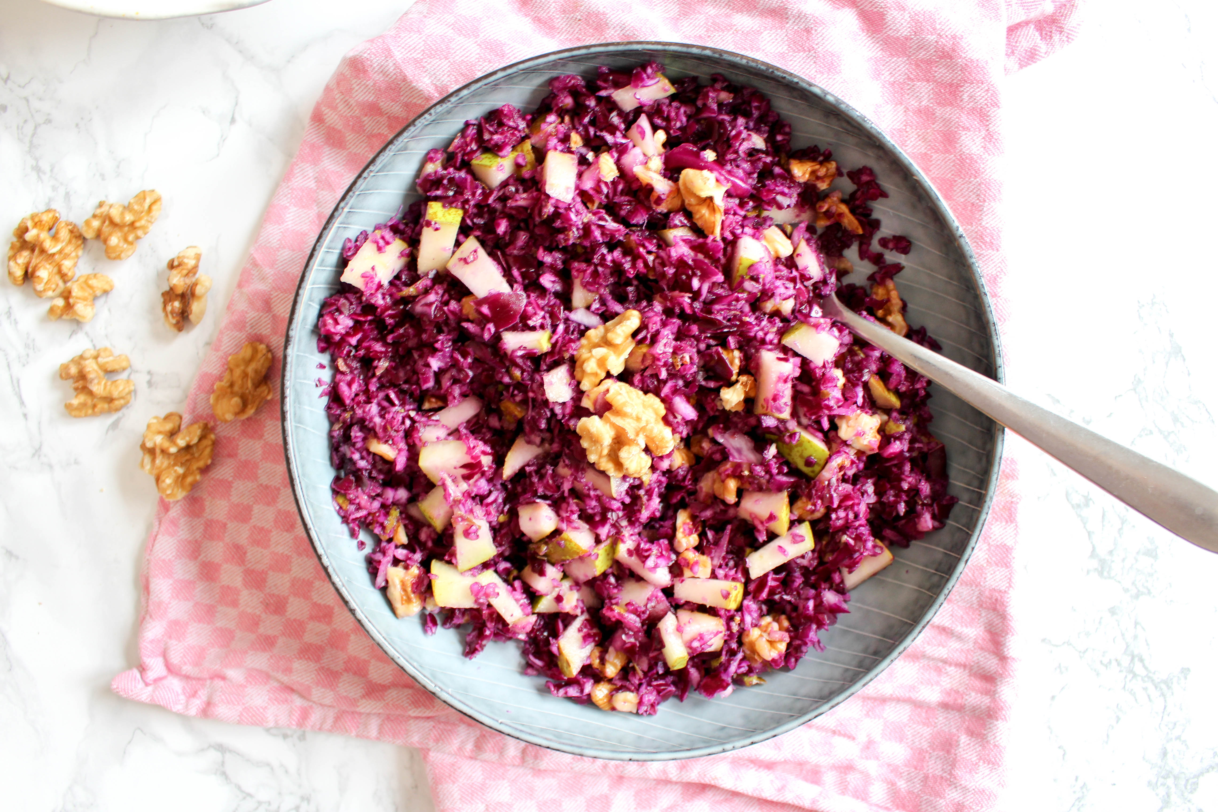 Rotkohl Birnen Salat mit Walnüssen - vegan, glutenfrei, roh, ohne raffinierten Zucker