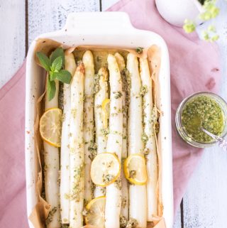 Schneller Ofen-Spargel mit Zitronen-Pesto – 30 Minuten Abendessen (zumindest fast) - rein pflanzlich, vegan, glutenfrei, ohne raffinierten Zucker - inzone.biz