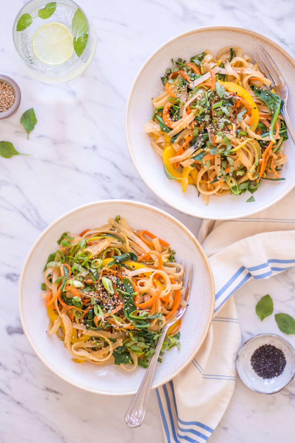 Asiatische Sesam-Nudeln – rein pflanzlich, vegan, glutenfrei, ohne raffinierten Zucker - inzone.biz