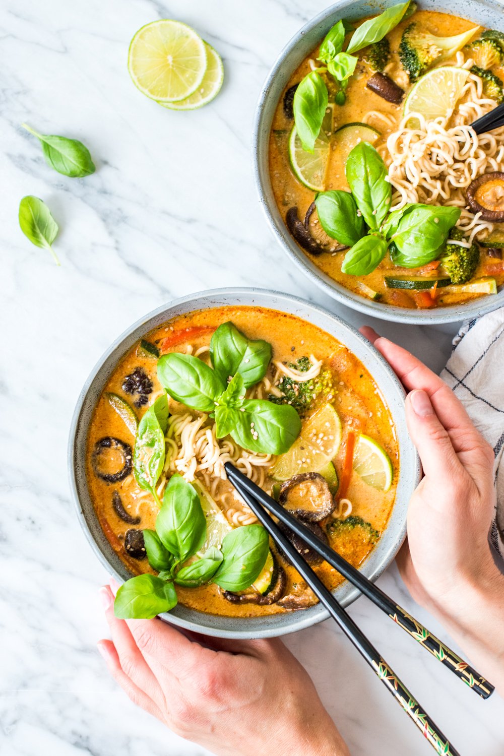 Thai-Erdnuss-Suppe – rein pflanzlich, vegan, glutenfrei, ohne raffinierten Zucker - inzone.biz