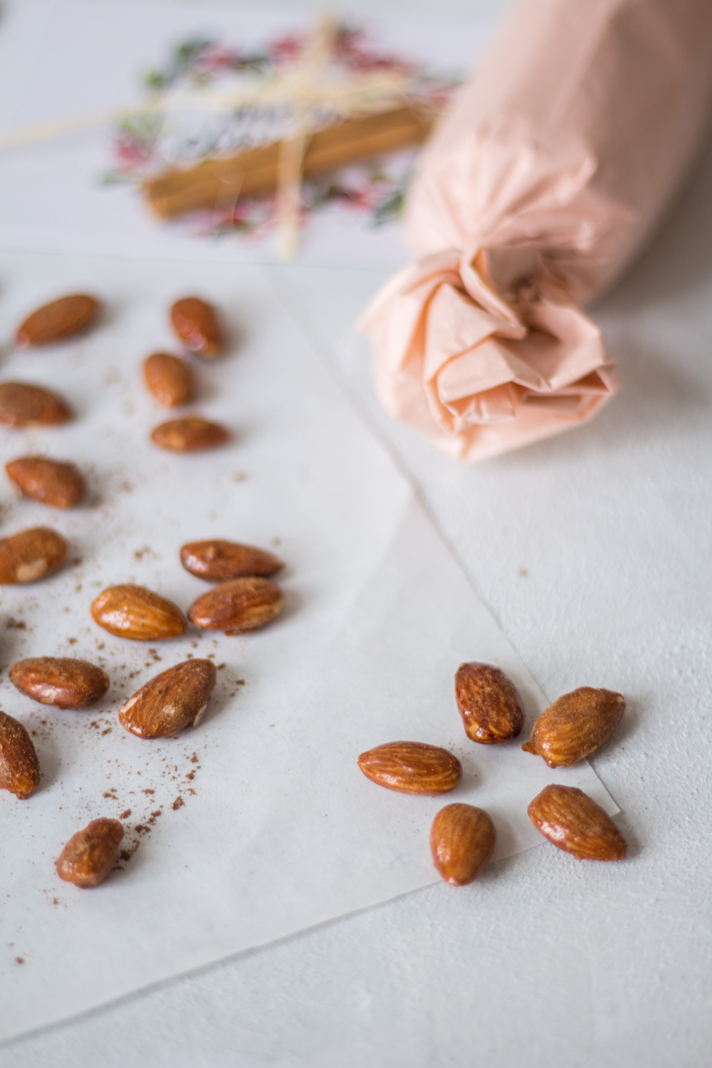 Weihnachtliche & gesündere gebrannte (karamellisierte) Mandeln - rein pflanzlich, vegan, glutenfrei, ohne raffinierten Zucker - inzone.biz