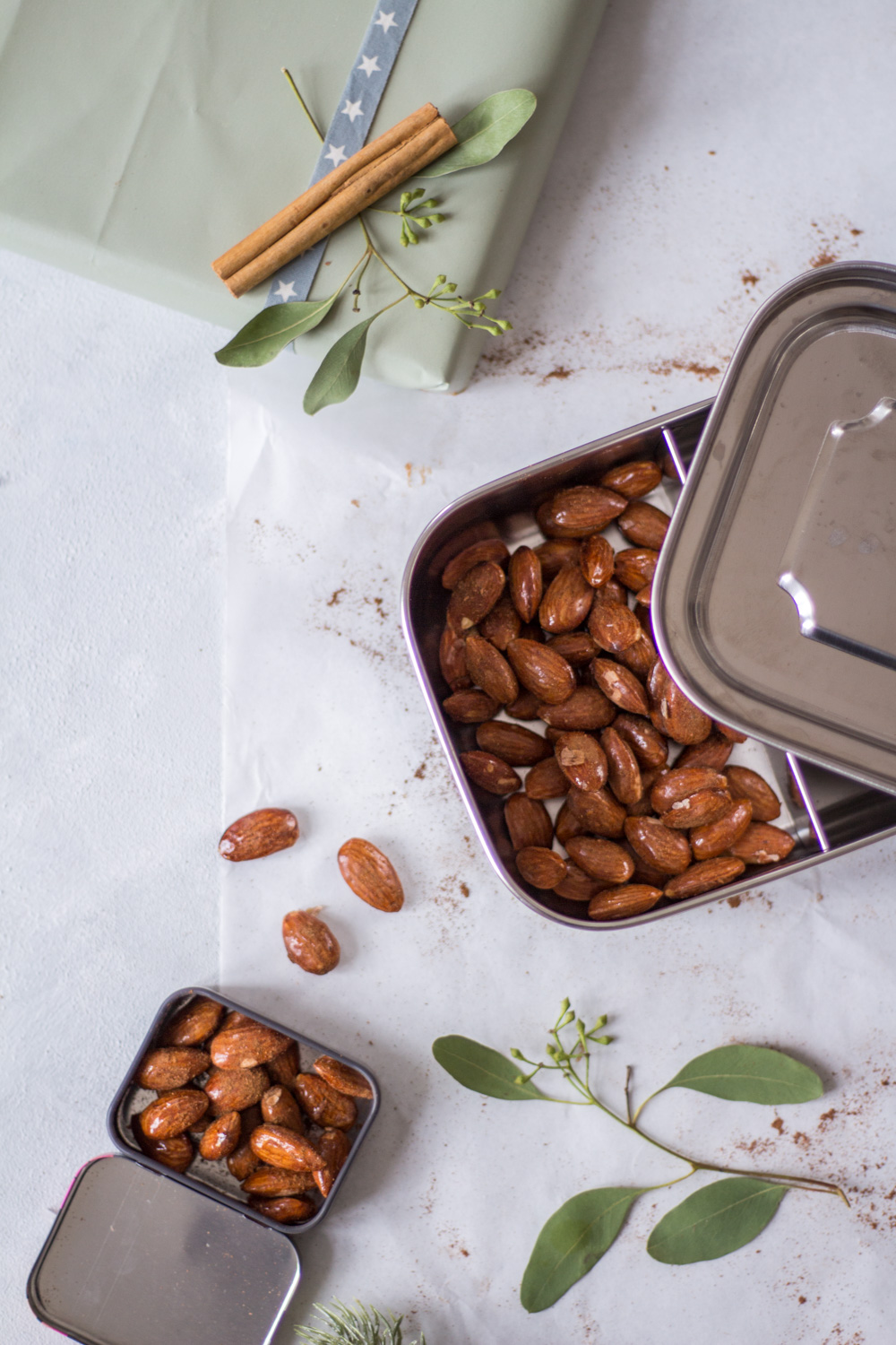 Weihnachtliche & gesündere gebrannte (karamellisierte) Mandeln - rein pflanzlich, vegan, glutenfrei, ohne raffinierten Zucker - inzone.biz