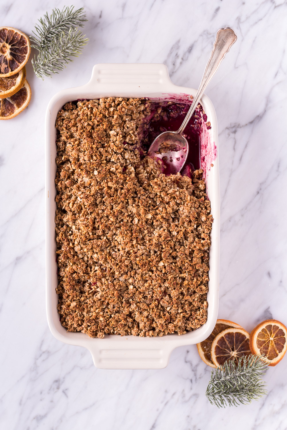 Weihnachtlicher Spekulatius-Crumble - vegan, rein pflanzlich, glutenfrei, ohne raffinierten Zucker - inzone.biz