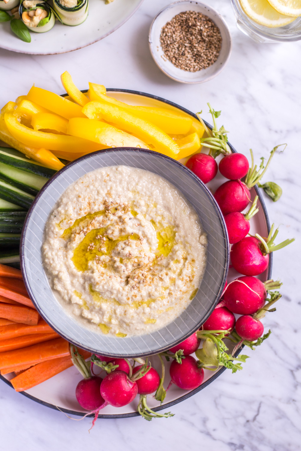 (Fast) roher Zucchini Hummus – rein pflanzlich, vegan, glutenfrei, ohne raffinierten Zucker - inzone.biz 