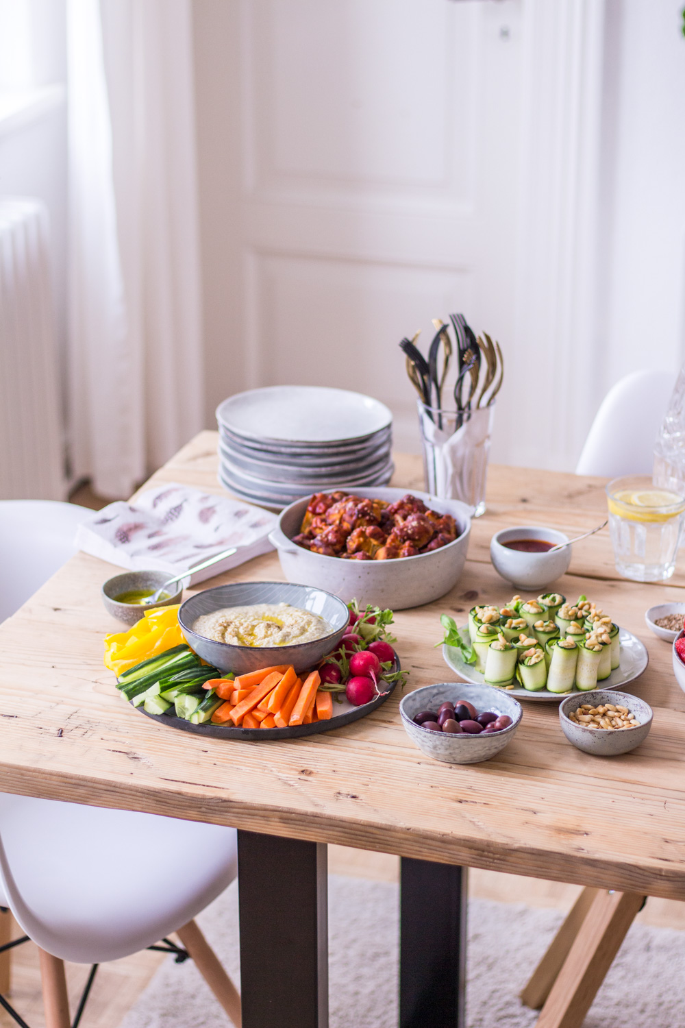 (Fast) roher Zucchini Hummus – rein pflanzlich, vegan, glutenfrei, ohne raffinierten Zucker - inzone.biz 